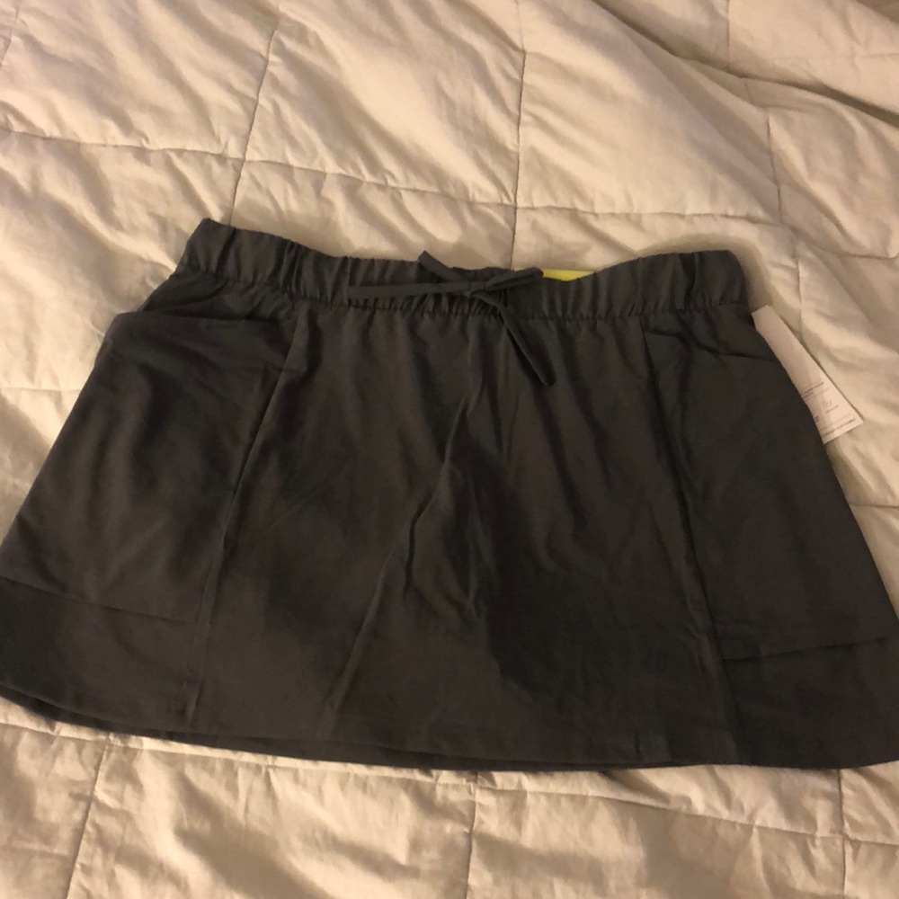 NWT Large All In Motion Gray Skort - HUGE Pockets!